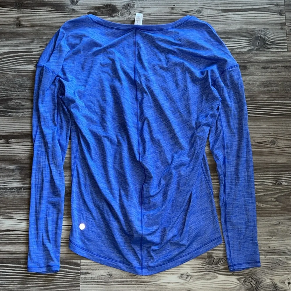 Lululemon On Track Long Sleeve Top in Heathered Cerulean Blue - Picture 6 of 9